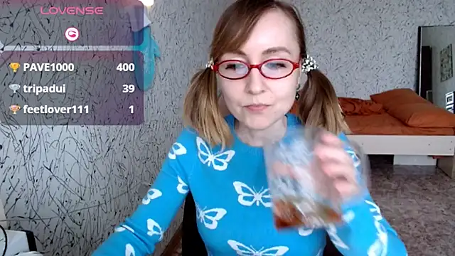 Athena_Richards: διαδικτυακό σόου στην κάμερα