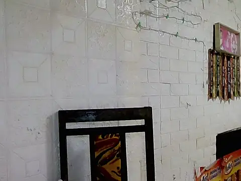 HugeAgatha webkamerás műsora