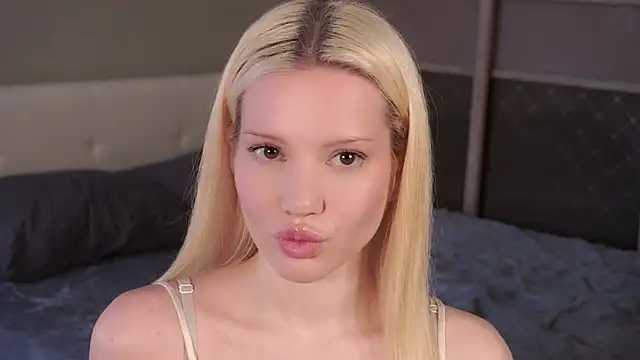 PamilaPoppe's Live XXX Chat