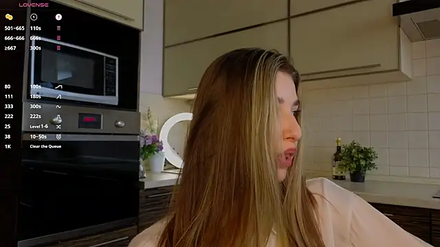 Quinavelle Adlı Modelin Canlı XXX Sohbeti