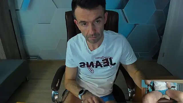 Pokazy przed kamerką – SteveTiger