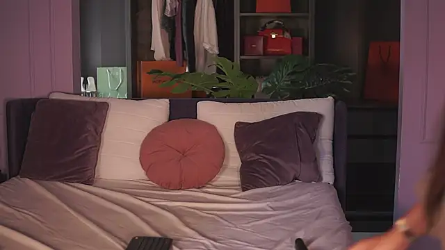 Monique_Celeste: απευ θείας συνομιλία ΧΧΧ