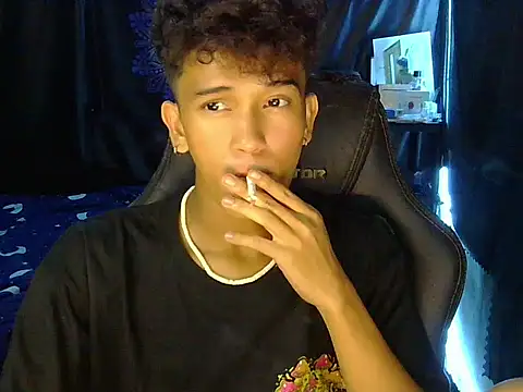 hugekenbigcockのウェブカメラショー