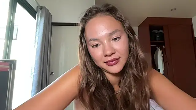 kamila_18_french's Live Chat Room