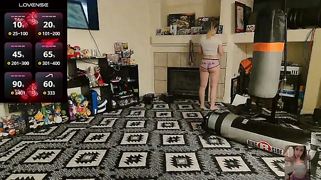 Chat +18 de Blondiewithanass ao vivo