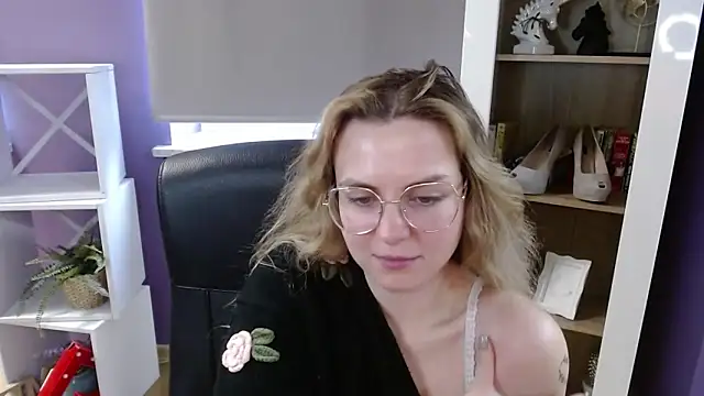 Chat +18 de Zoey_Erotic ao vivo