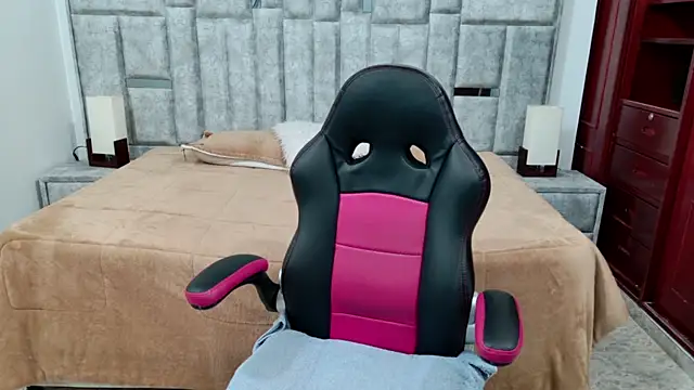 Chat +18 de laureentt_ ao vivo