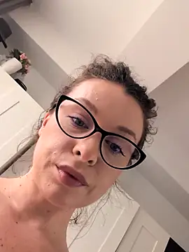 Chat +18 de IreneBlue_ ao vivo