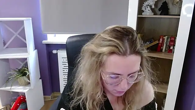 Chat +18 de Zoey_Erotic ao vivo