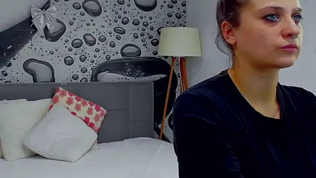 AlmaFancy's Live XXX Chat