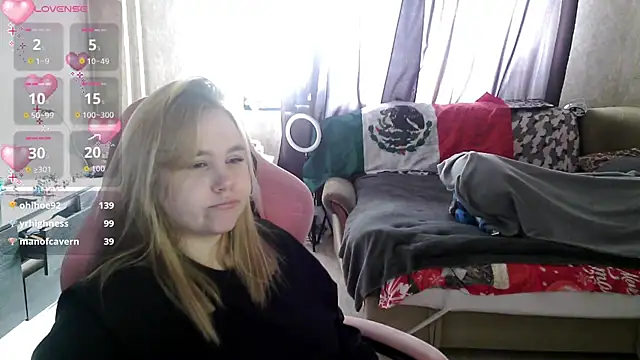 Ariana-May Chat XXX in diretta