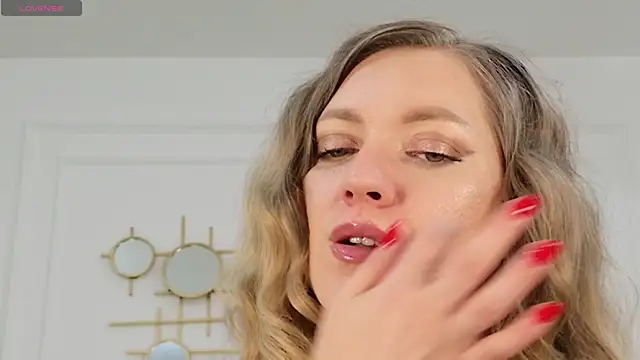 IrisLayne Webcam show