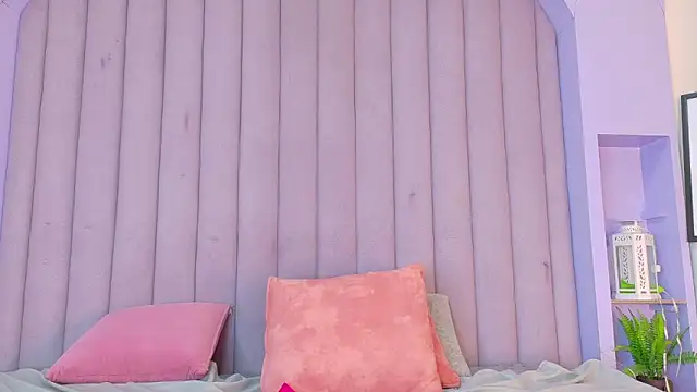 Meganlove__: онлайн-секс-чат