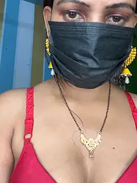 CUTI-NAINA: διαδικτυακό σόου στην κάμερα