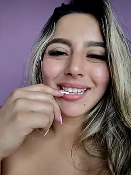 CelesteBlaze_ Adlı Modelin Canlı XXX Sohbeti