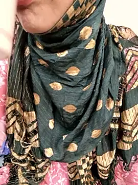 Indian-Aleena élő XXX-chatje