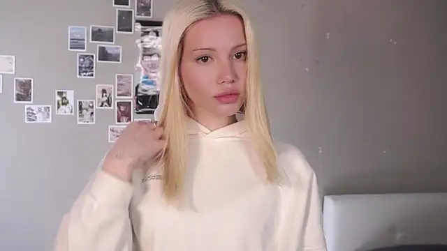 PamilaPoppe élő XXX-chatje