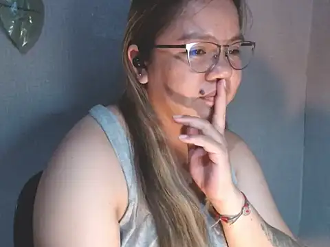 ambersmile élő XXX-chatje