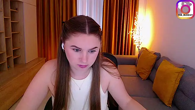 Chat +18 de mia_bloomy ao vivo