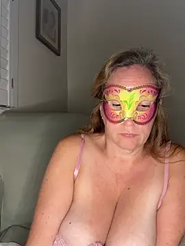 largeboobies30 Adlı Modelin Canlı XXX Sohbeti