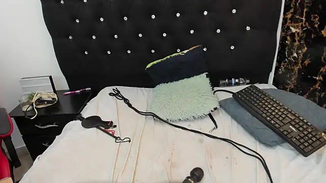 Chat XXX Live _1Noah_