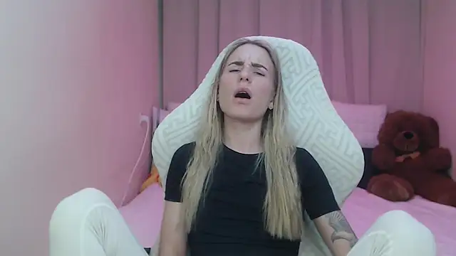 Chat +18 de DeboraHorny ao vivo