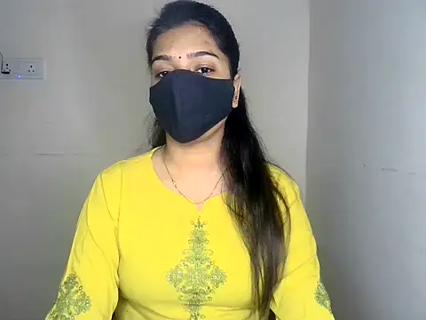 Pokazy przed kamerką – kritikadoll