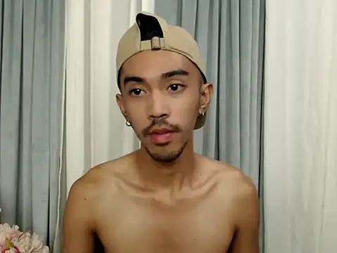 crocodale Adlı Modelin Web Kamerası Şovu