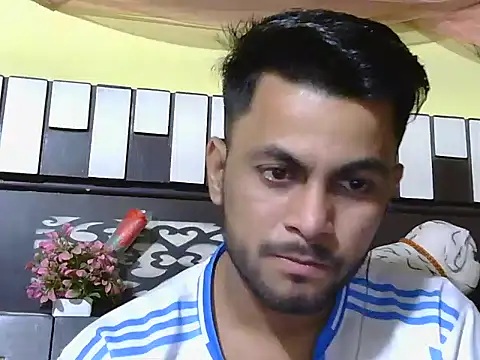 Stubborndesiboy 在線直播表演