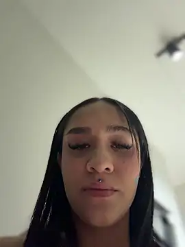 Chat XXX en directo de Isabella-Teen