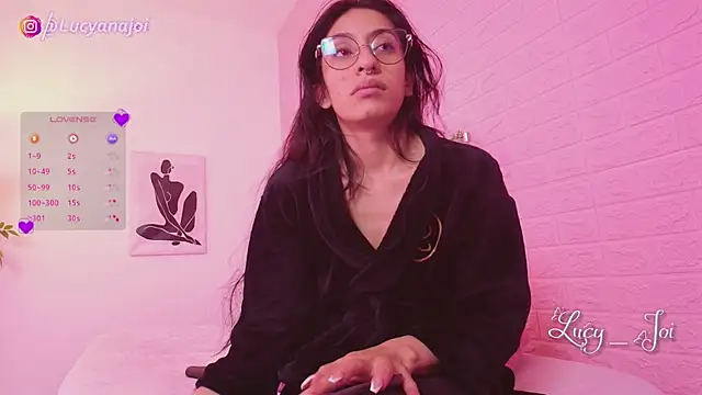 Lucyanajoi Chat XXX live