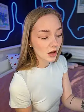 MilaMoone élő XXX-chatje