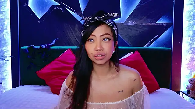 ElyaQuinn live XXX chat