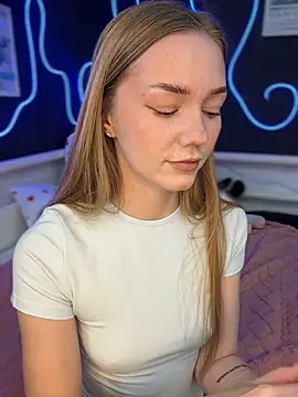 MilaMoone: онлайн-секс-чат