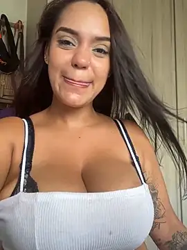 Sara-77: διαδικτυακό σόου στην κάμερα