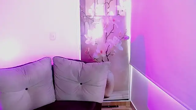 milfrousse Live XXX Chat