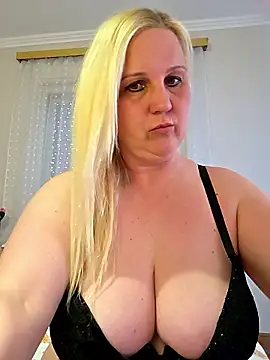 Mayci1984: онлайн-секс-чат