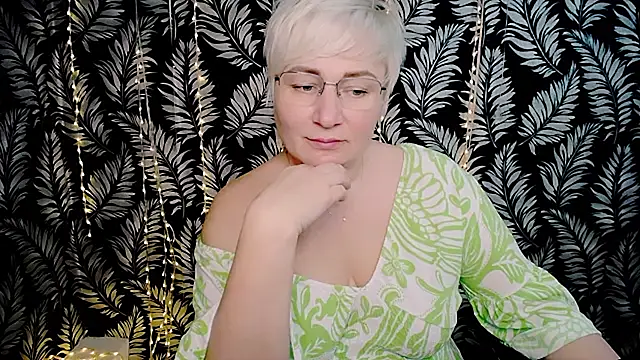 Olivia_playful: онлайн-секс-чат