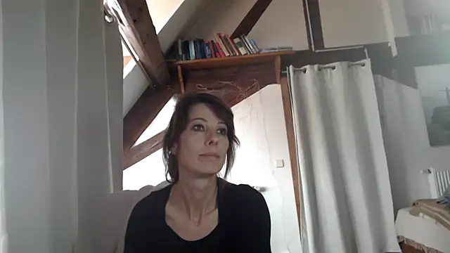 MissDyannis Chat XXX in diretta