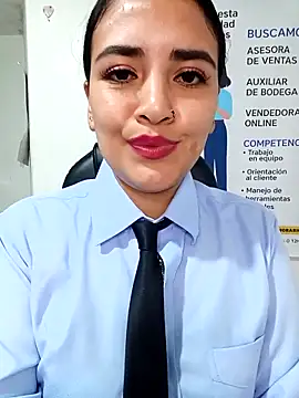 MAYE__13: διαδικτυακό σόου στη ν κάμερα