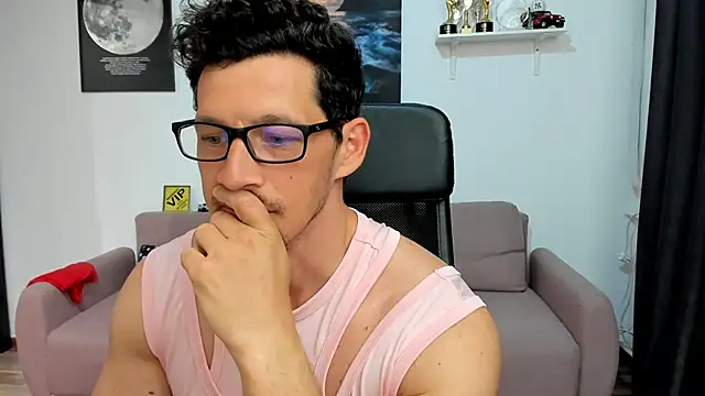 BrutusK08 Adlı Modelin Web Kamerası Şovu