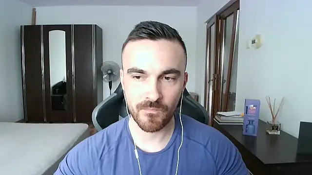 Webkamerová show mu5clemania2