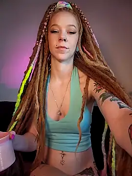 Pokazy przed kamerką – LucidLucy