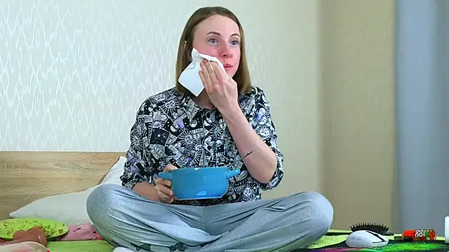 Cowell_Adelina Live XXX-chat