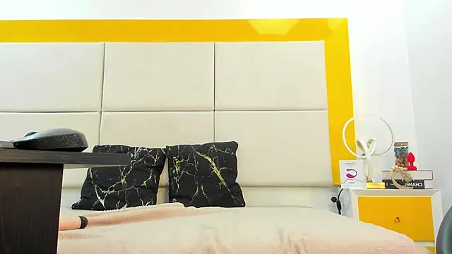 Chat +18 de Helenn_Moore ao vivo