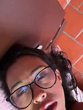 Pokazy przed kamerką – Emma__cumlovee