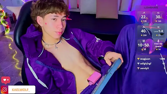 kaelwolf_tay: διαδικτυακό σόου στην κάμερα