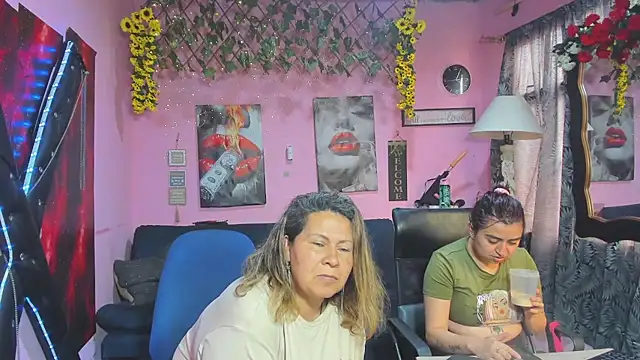 Chat +18 de lesbiancuple ao vivo