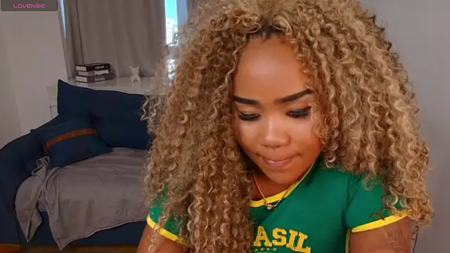 Show modela Alma_Dunn na web-kameri