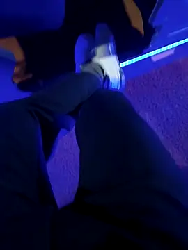 Risky_adventures Show in webcam